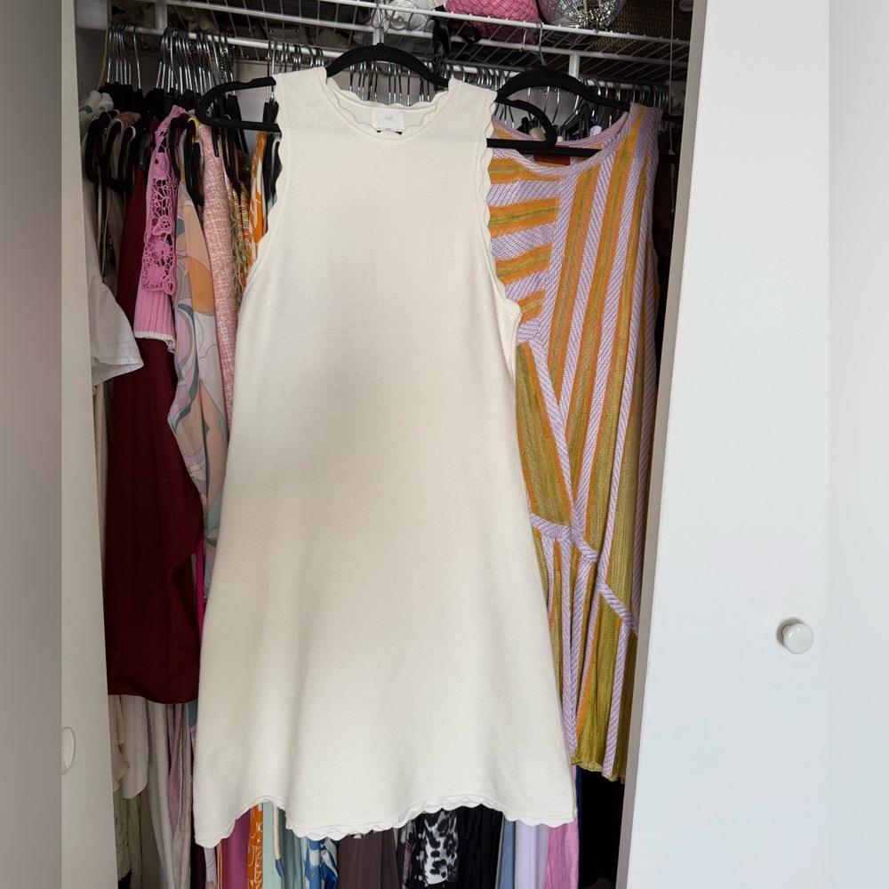 H&M SCALLOPED MINI DRESS